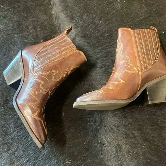Women’s western bootie - Picture 1 of 2